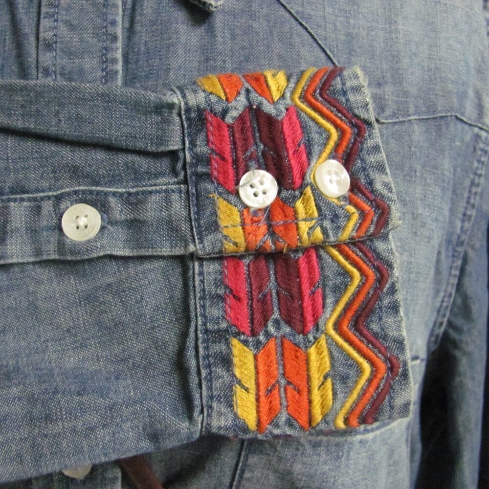 STETSON  WOMENS DENIM SHIRT WITH  SERAPE DESIGN ON THE CUFFS - Picture 4 of 11